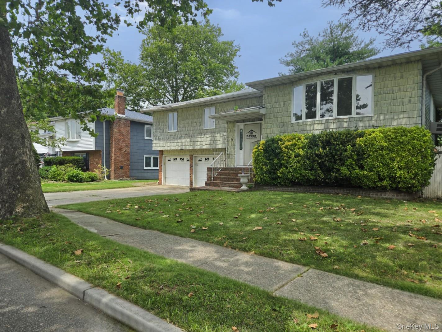 2nd image of 4 Broadfield Pl, Glen Cove, NY 11542 | MLS# 1028957