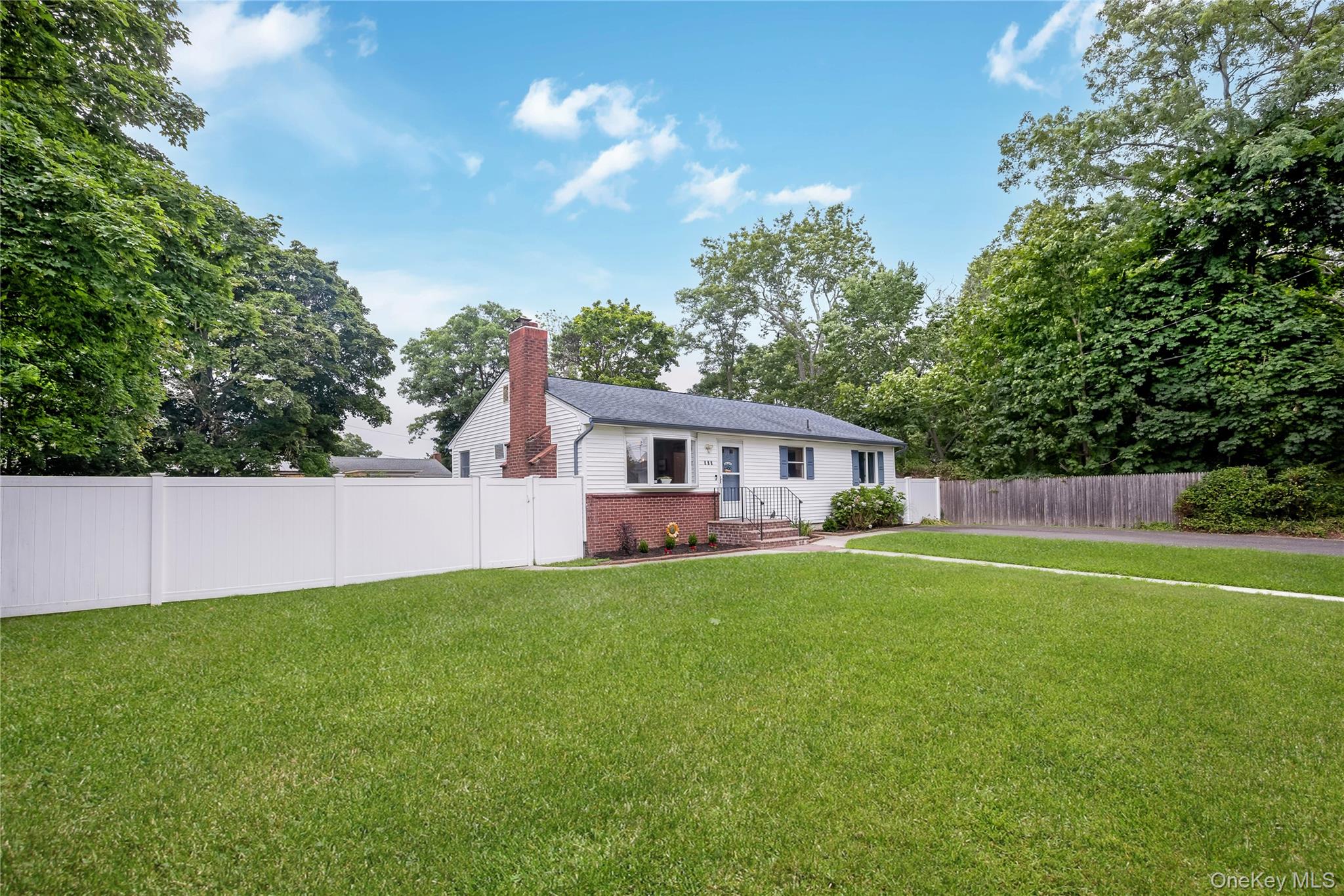 2nd image of 522 Amsterdam Ave, East Patchogue, NY 11772 | MLS# 1028985