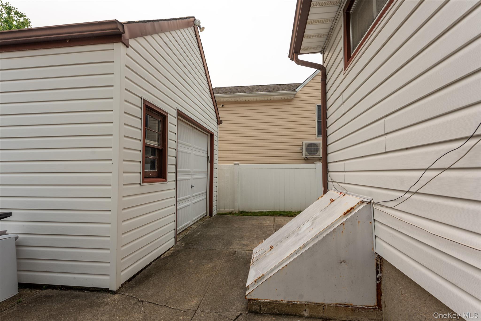 4th image of 81 Montgomery Ave, Hempstead, NY 11572 | MLS# 1029003
