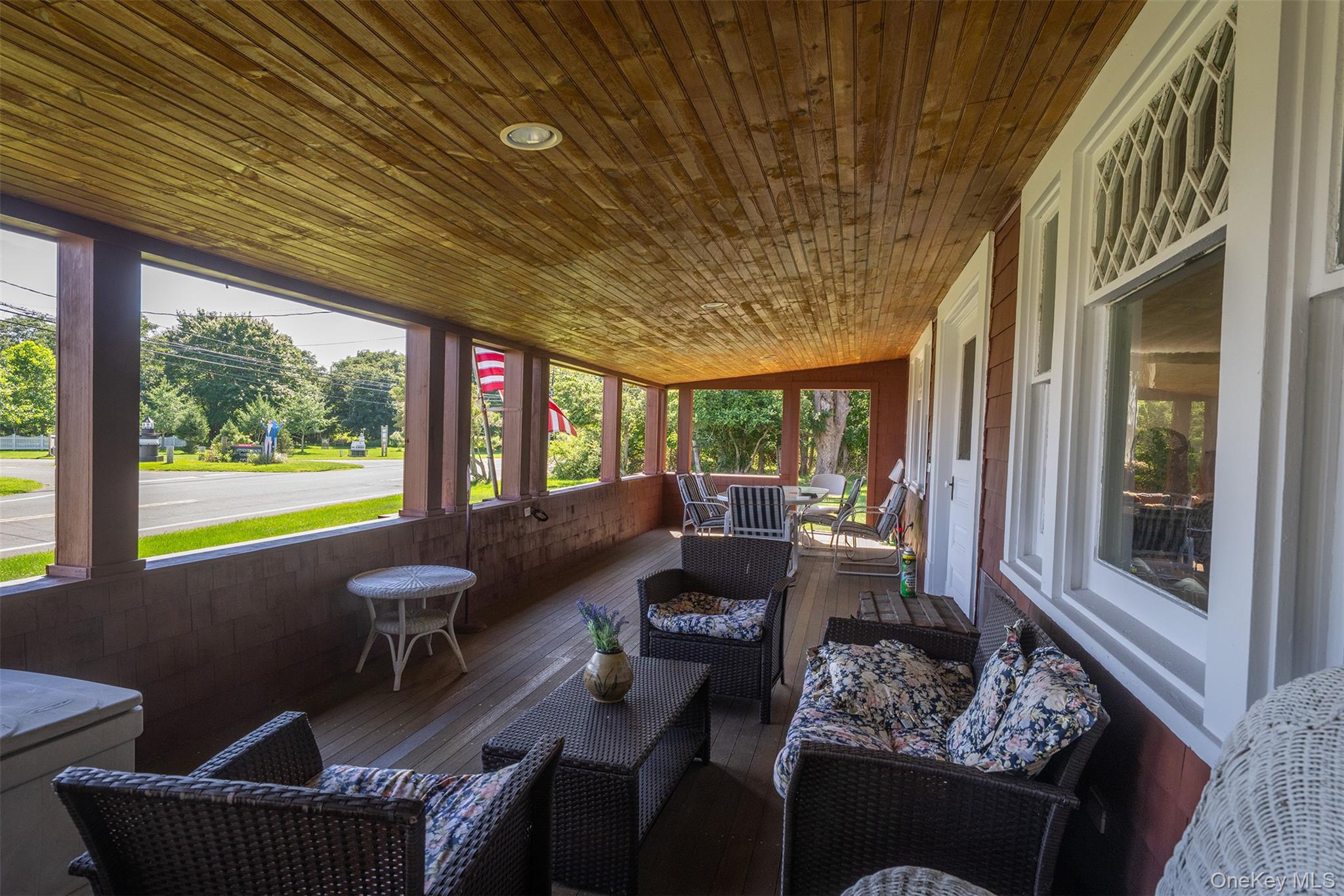 3rd image of 40495 Main Rd, Southold, NY 11957 | MLS# 1029031