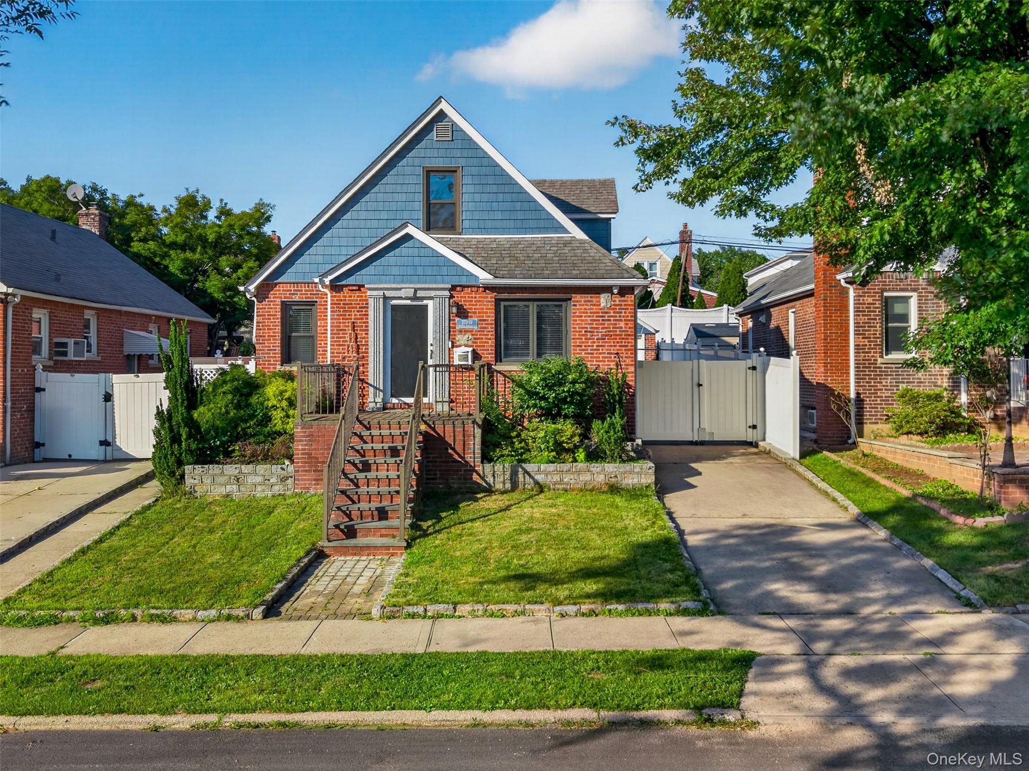 3rd image of 17019 Pidgeon Meadow Rd, New York, NY 11365 | MLS# 1029040