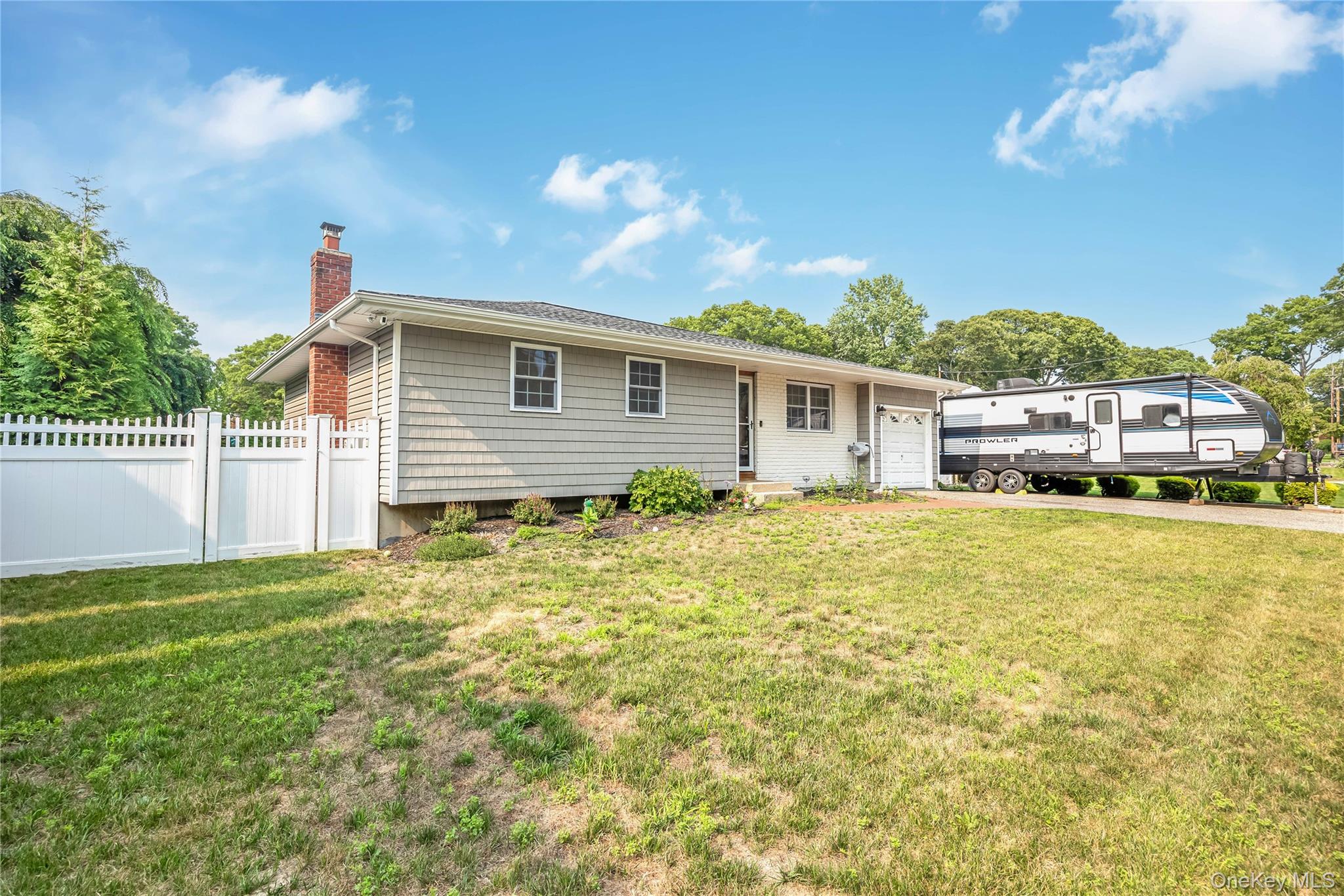 3rd image of 183 Cherokee St, Ronkonkoma, NY 11779 | MLS# 1029047