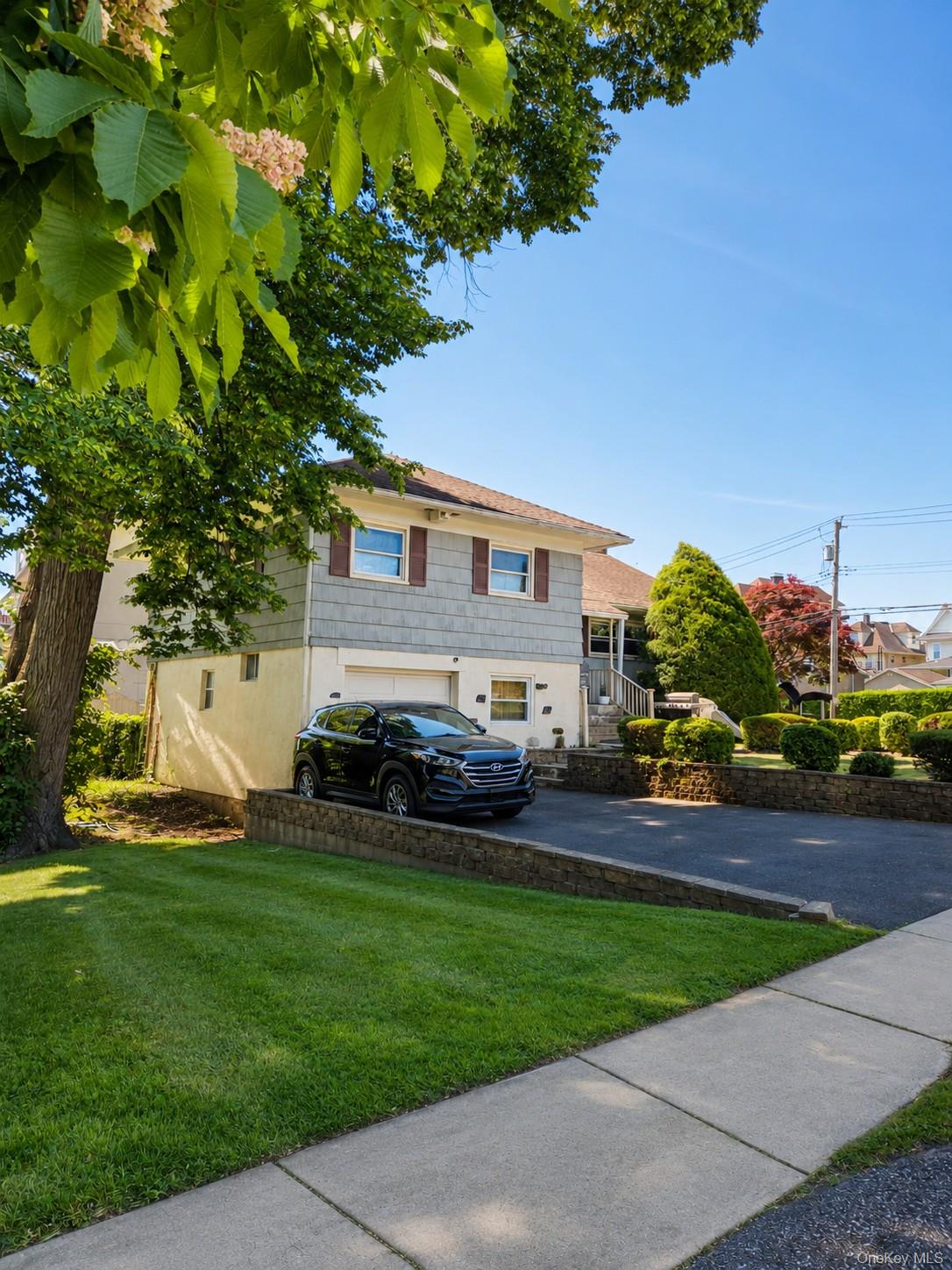 1st image of 180 Sutton Manor Rd, New Rochelle, NY 10801 | MLS# 1029106