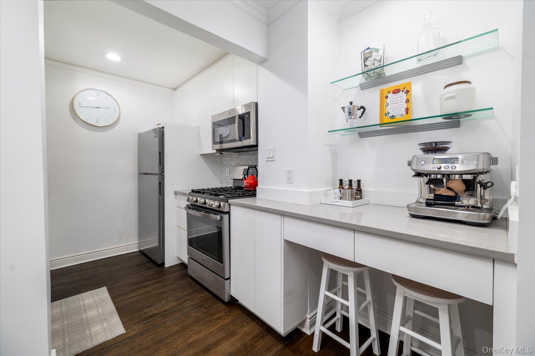 4th image of 6 Birchwood Court #3B, Hempstead, NY 11501 | MLS# 1029128