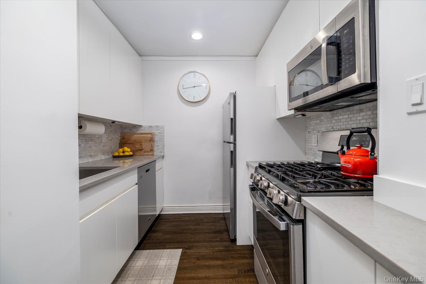 3rd image of 6 Birchwood Court #3B, Hempstead, NY 11501 | MLS# 1029128