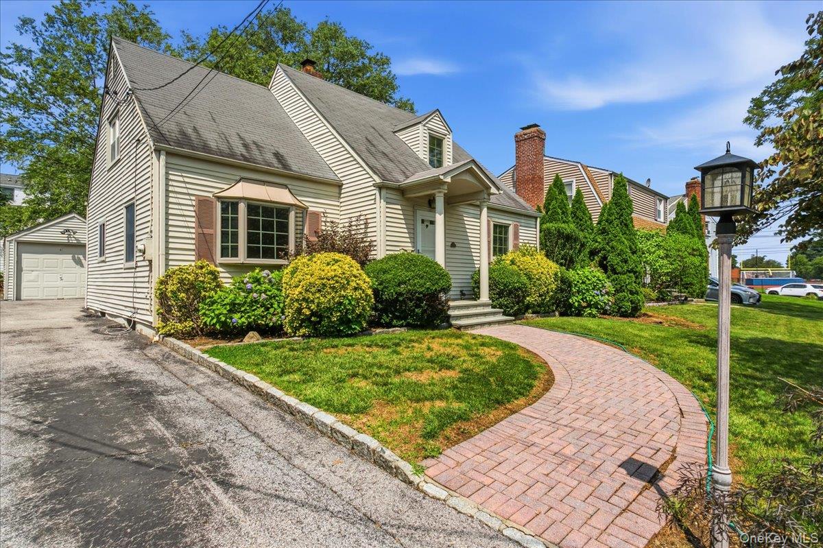 2nd image of 194 Lincoln Pl, Eastchester, NY 10709 | MLS# 1029164