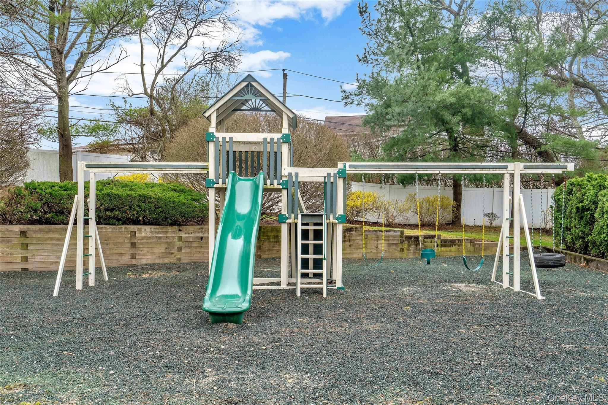 36th image of 208 Palo Alto Dr, Plainview, NY 11803 | MLS# 1029170