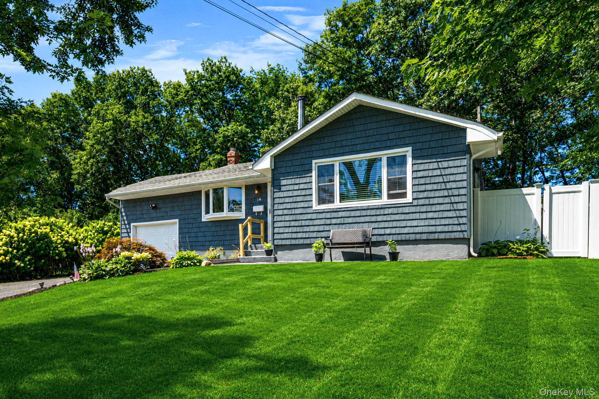 3rd image of 14 Antler Ln, South Setauket, NY 11720 | MLS# 1029179