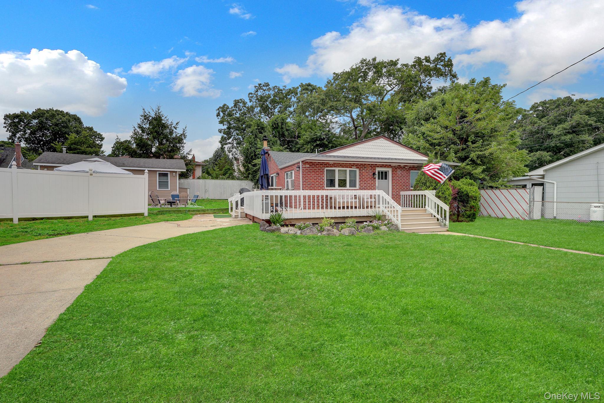 2nd image of 629 East Dr, Babylon, NY 11757 | MLS# 1029193