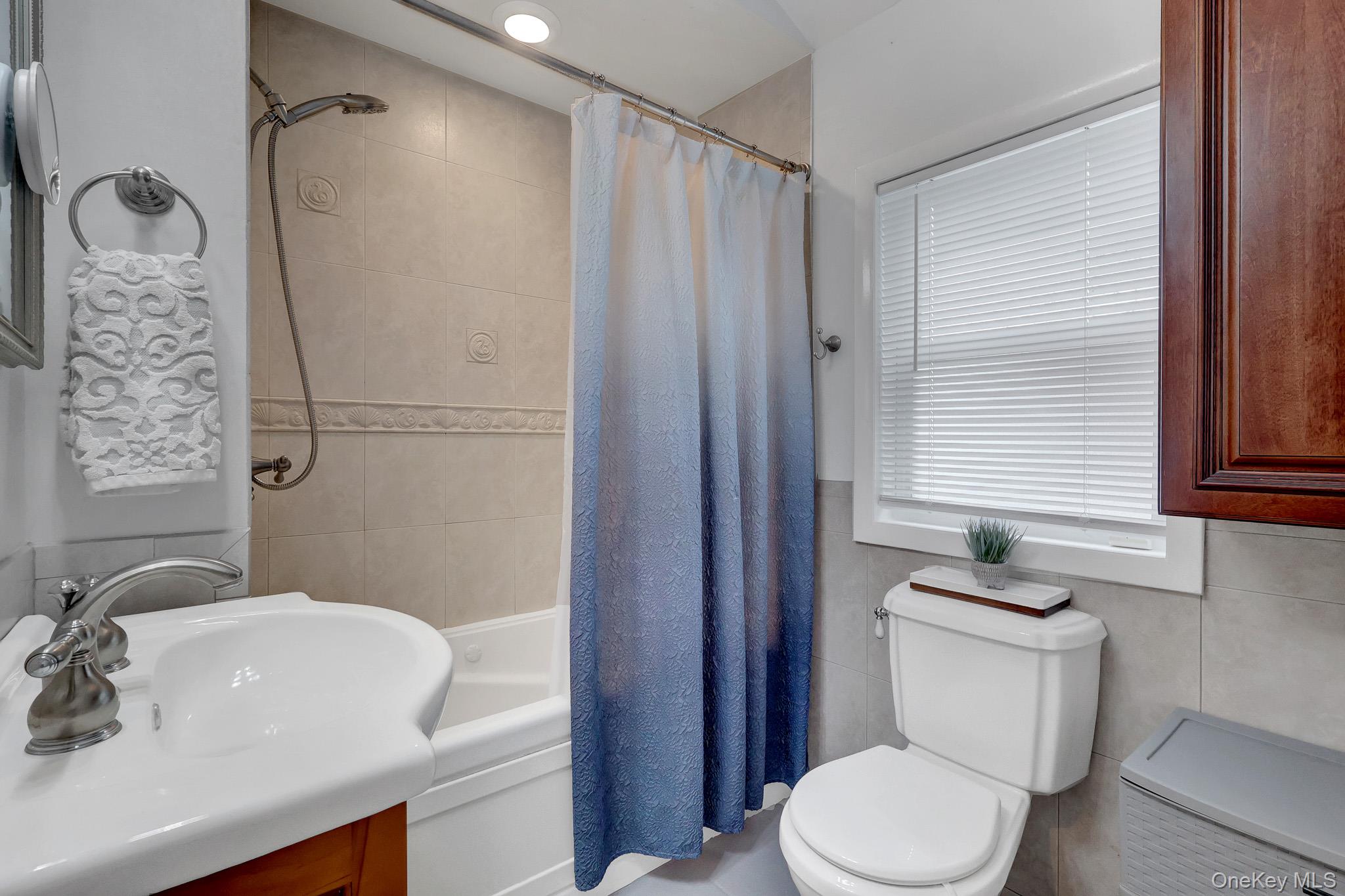 17th image of 629 East Dr, Babylon, NY 11757 | MLS# 1029193