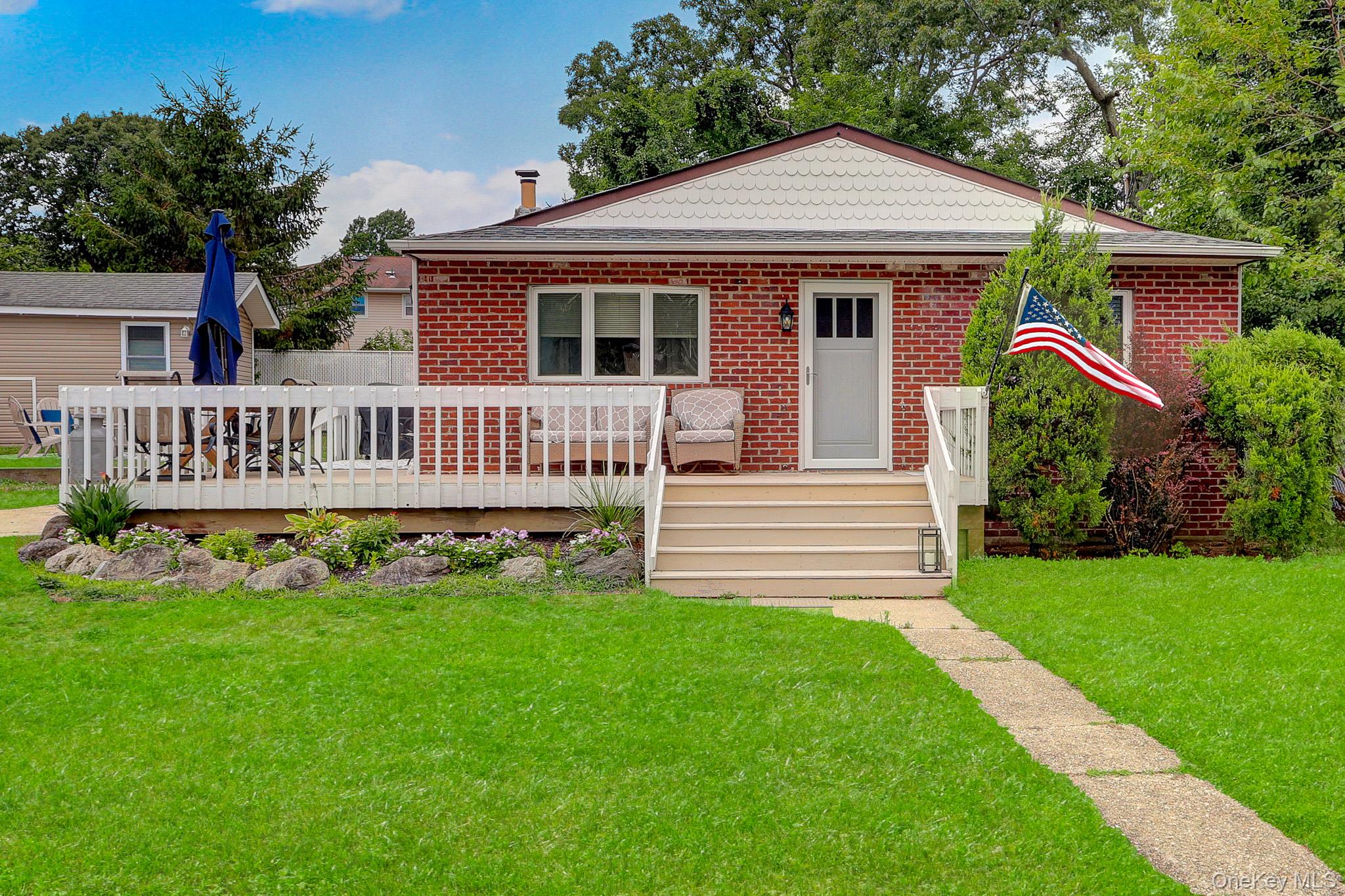 1st image of 629 East Dr, Babylon, NY 11757 | MLS# 1029193
