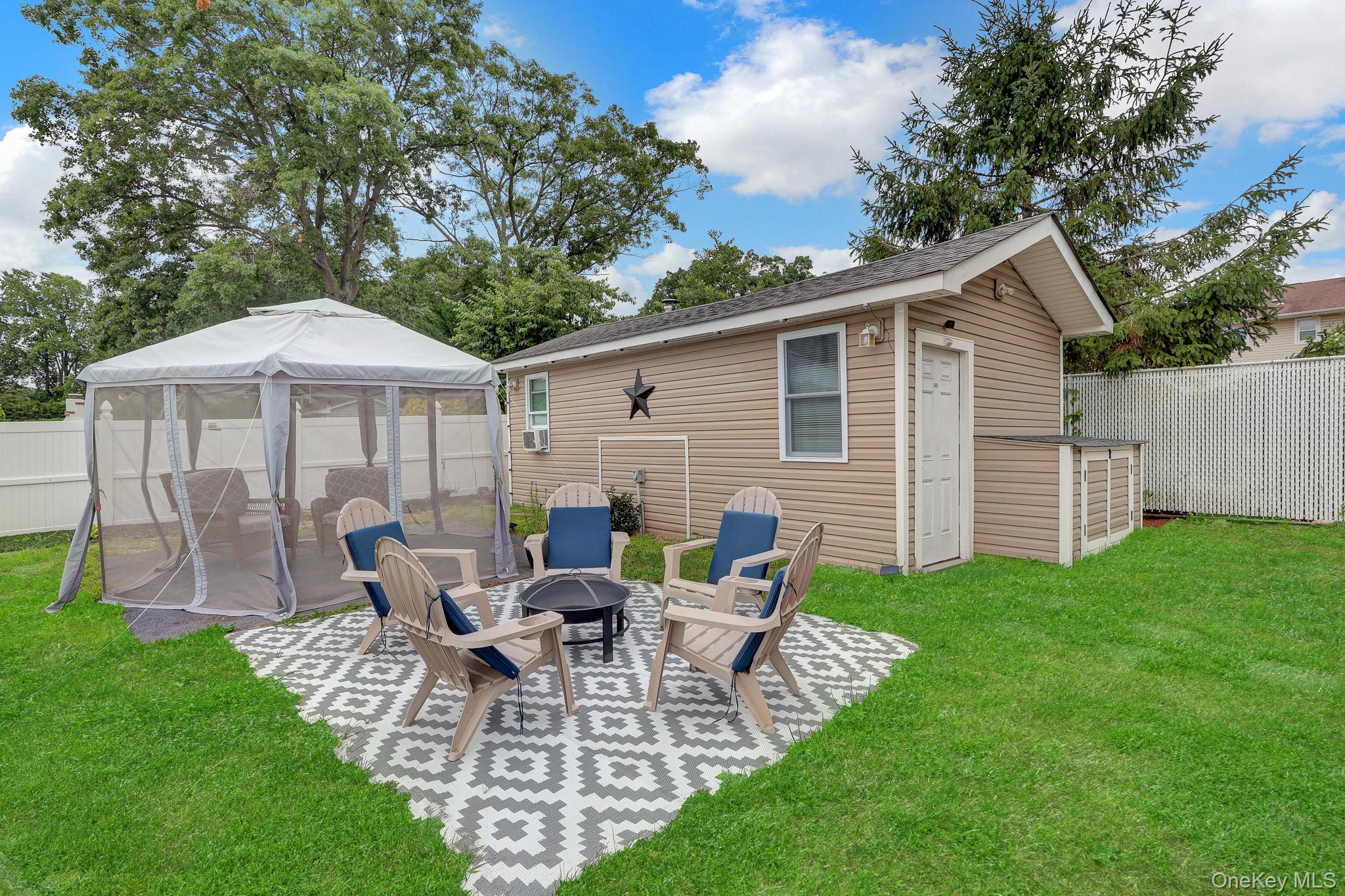 3rd image of 629 East Dr, Babylon, NY 11757 | MLS# 1029193