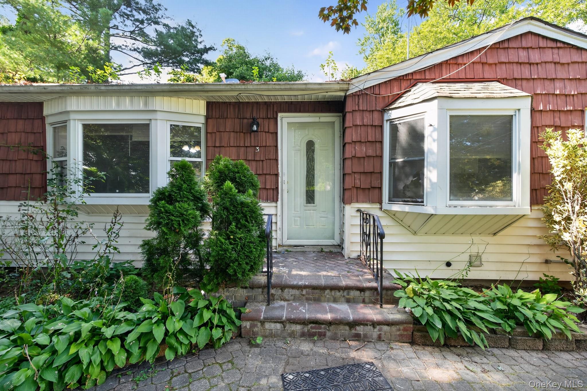 2nd image of 3 Hickory Pl, Islip, NY 11706 | MLS# 1029205