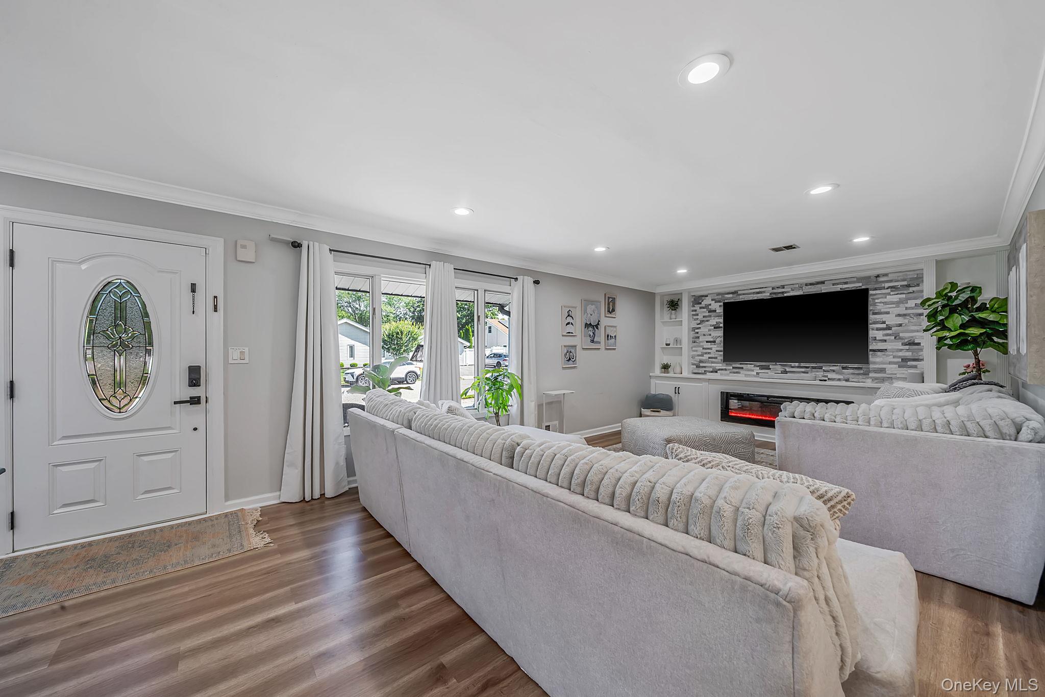 4th image of 102 Inverness Rd, Islip, NY 11741 | MLS# 1029224