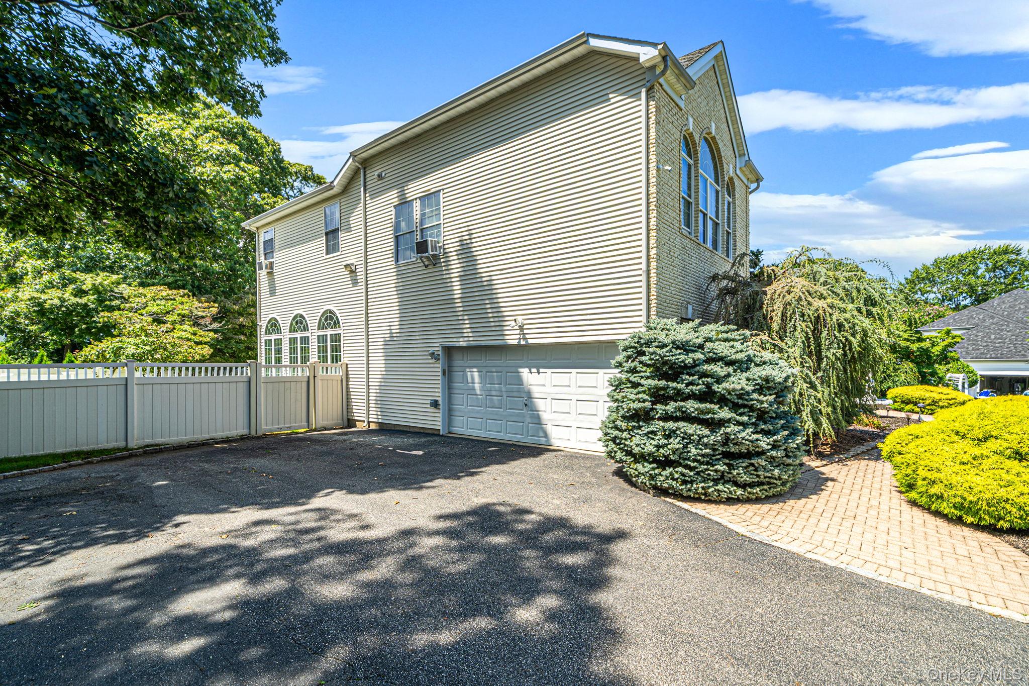 4th image of 2 Hamilton Pl, Brookhaven, NY 11755 | MLS# 1029265