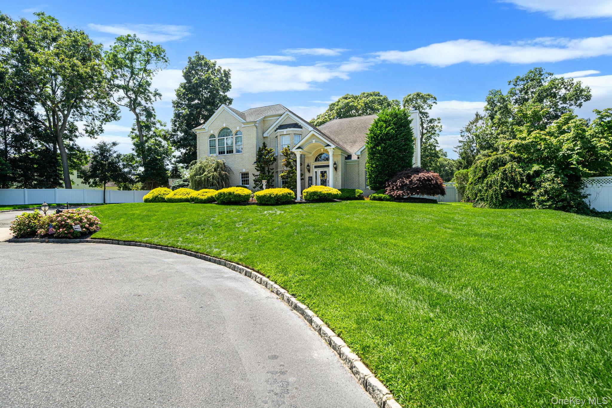 3rd image of 2 Hamilton Pl, Brookhaven, NY 11755 | MLS# 1029265