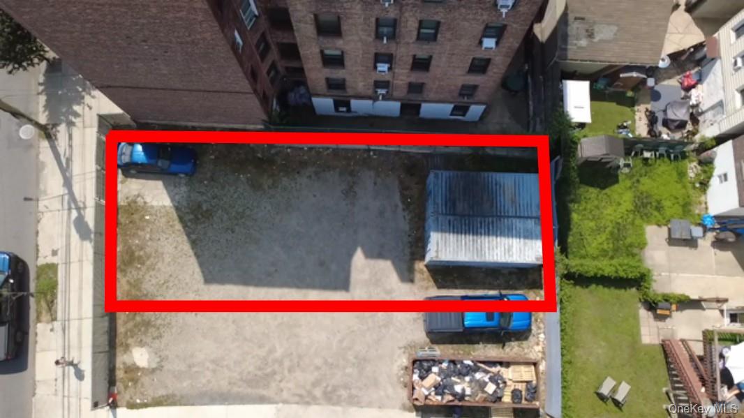 2nd image of 127 E 233rd St, New York, NY 10470 | MLS# 1029318