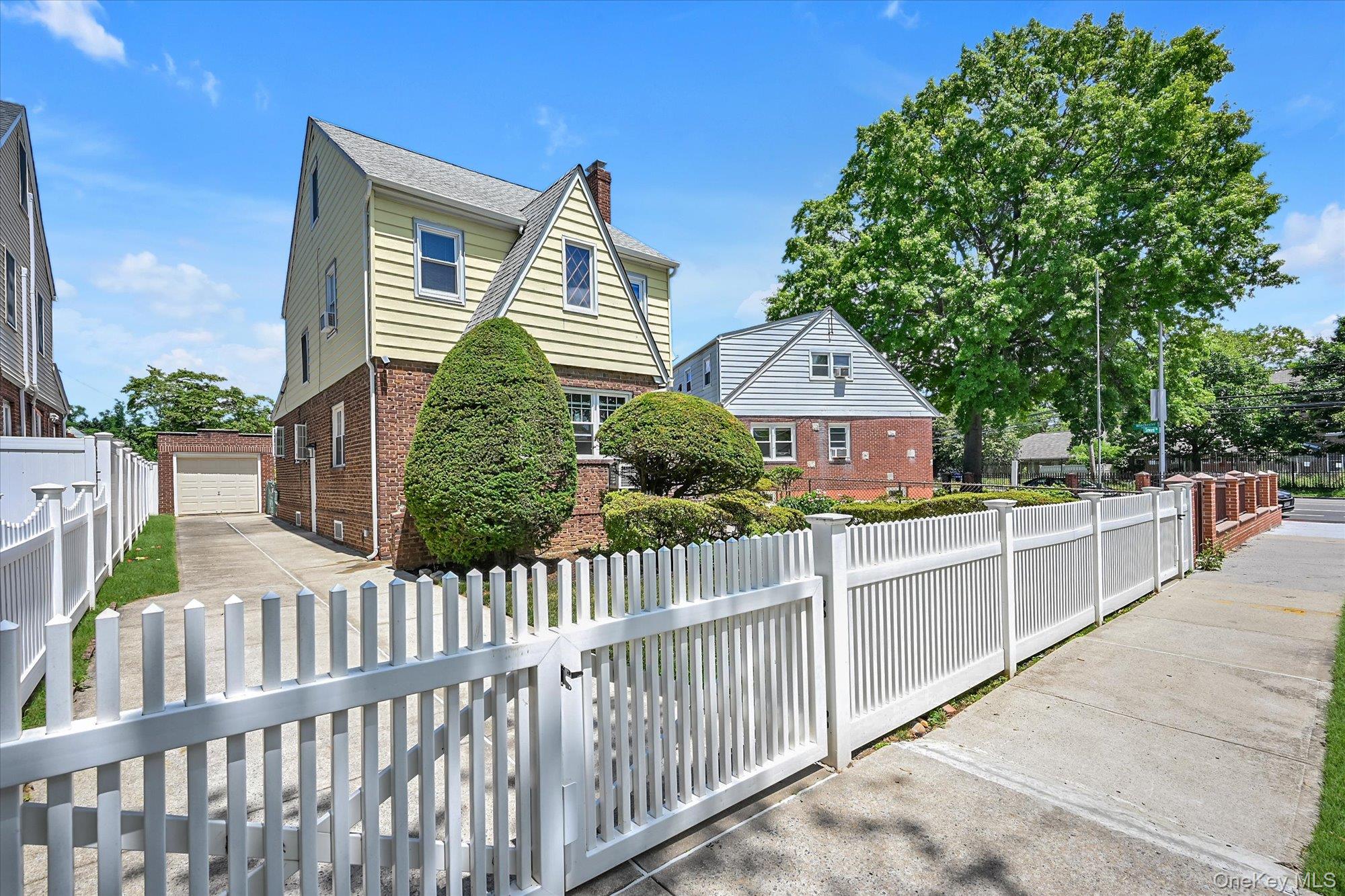 22nd image of 236 11 Seward Ave, New York, NY 11427 | MLS# 1029348