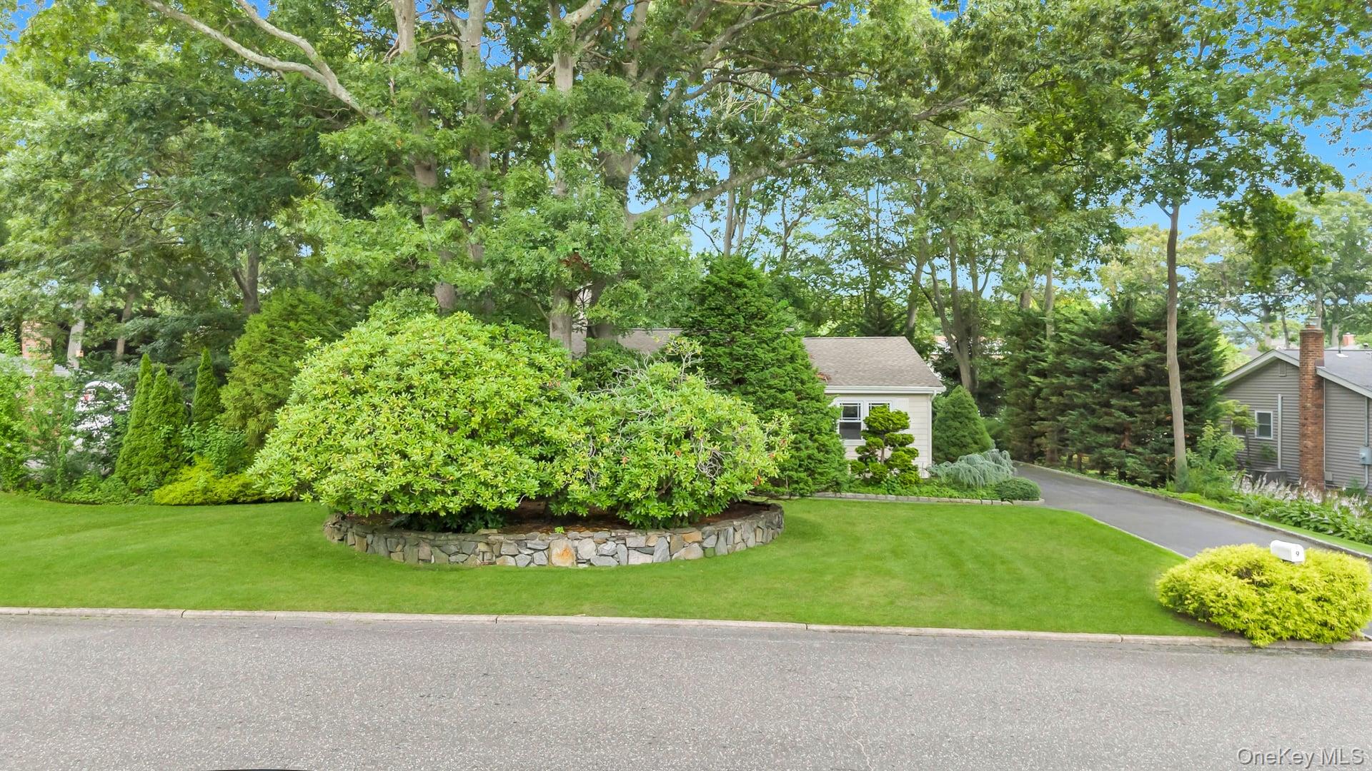 2nd image of 9 Alpine Pl, Brookhaven, NY 11755 | MLS# 1029359