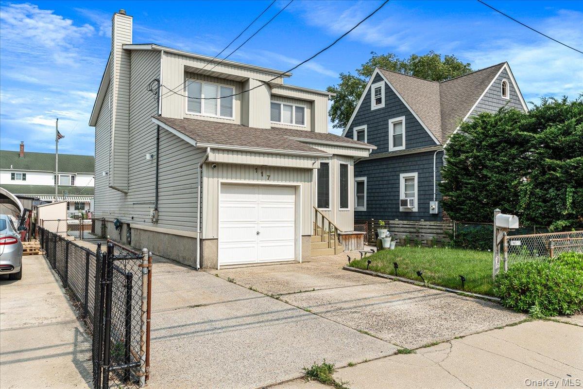 3rd image of 117 Gordon Pl, Hempstead, NY 11520 | MLS# 1029360