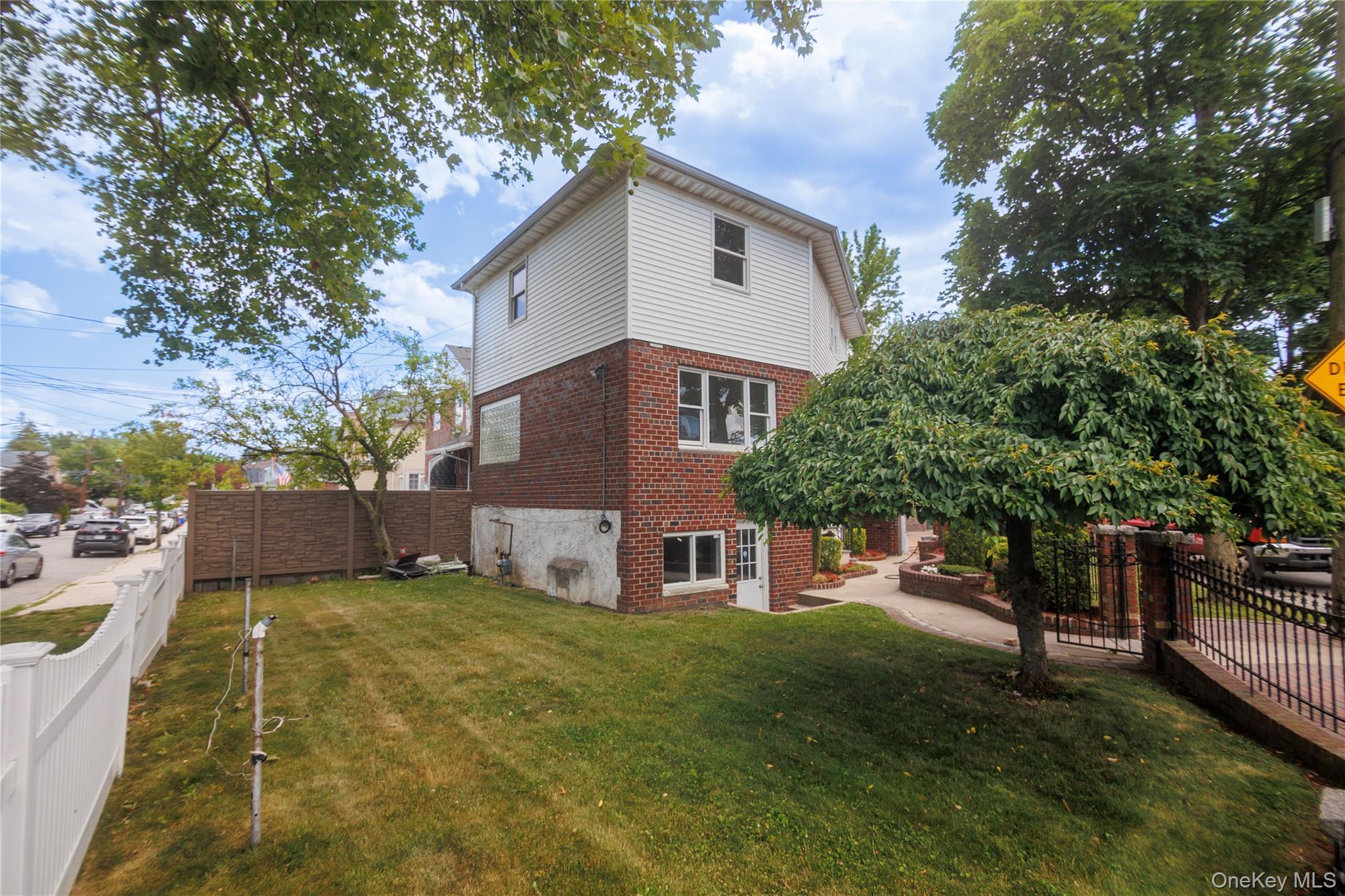 2nd image of 1340 Siegfried Pl, New York, NY 10465 | MLS# 1029387