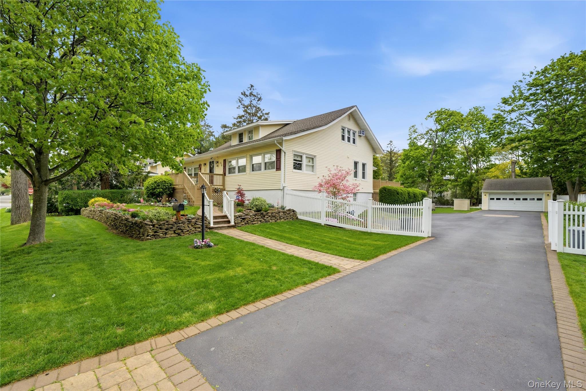 3rd image of 414 Potter Blvd, Islip, NY 11718 | MLS# 1029408
