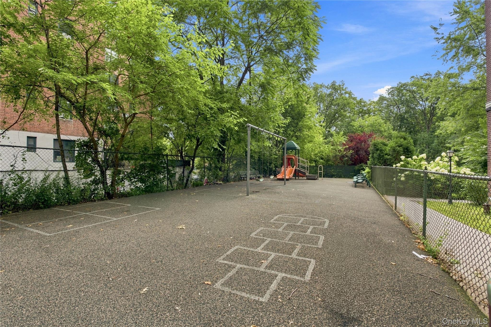 2nd image of 5410 Netherland Ave, New York, NY 10471