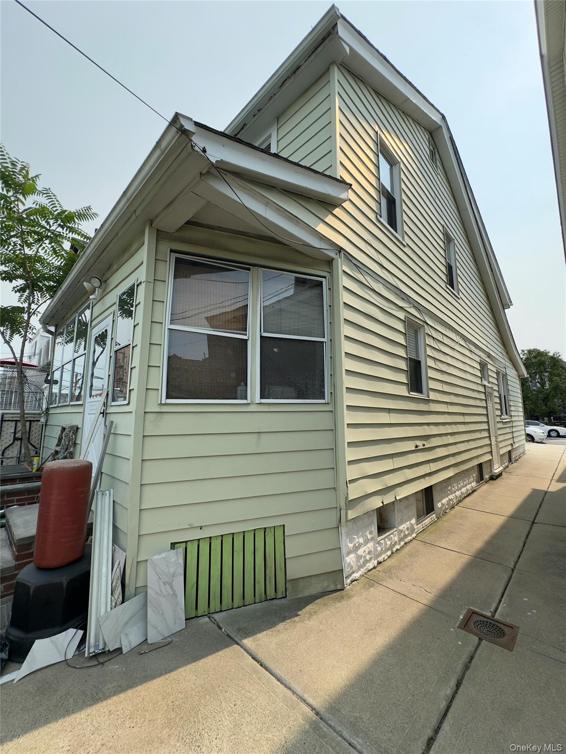 2nd image of 2042 Colonial Ave, New York, NY 10461 | MLS# 1029422