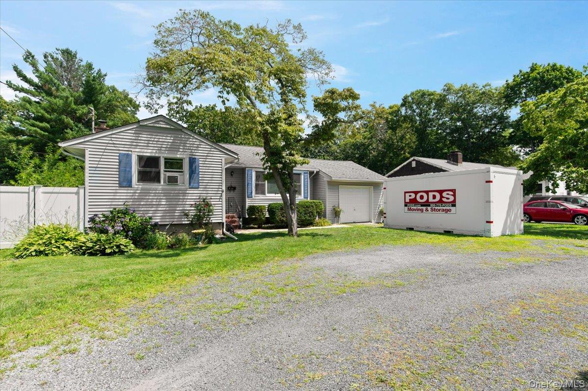 3rd image of 101 Lake Ave, Smithtown, NY 11780 | MLS# 1029446