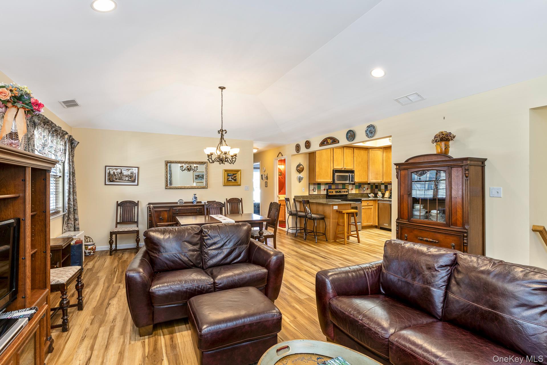 4th image of 1204 Aerie Wy #1204, Southampton, NY 11942 | MLS# 1029482