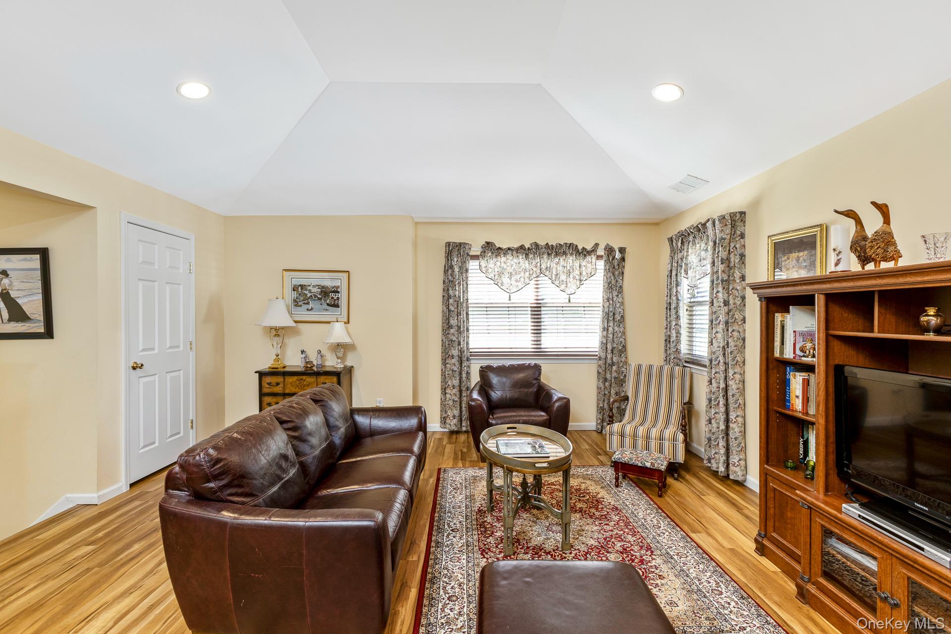 3rd image of 1204 Aerie Wy #1204, Southampton, NY 11942 | MLS# 1029482