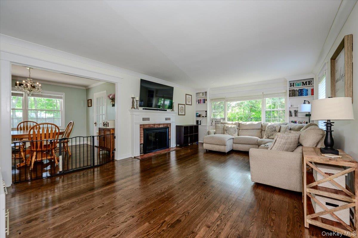 3rd image of 22 Manitton Ct, Islip, NY 11751 | MLS# 1029500