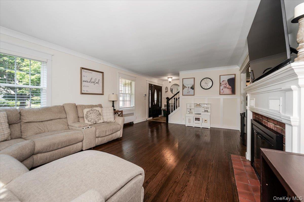 5th image of 22 Manitton Ct, Islip, NY 11751 | MLS# 1029500