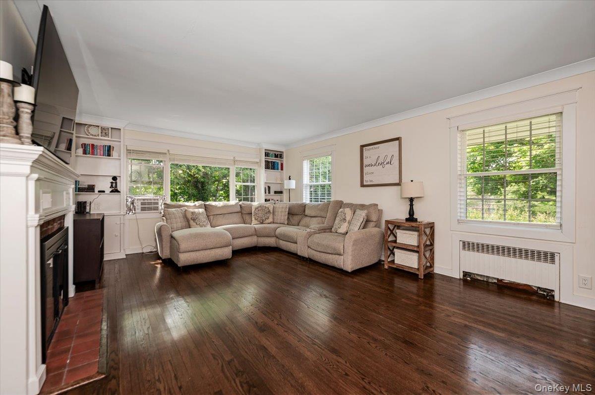 4th image of 22 Manitton Ct, Islip, NY 11751 | MLS# 1029500