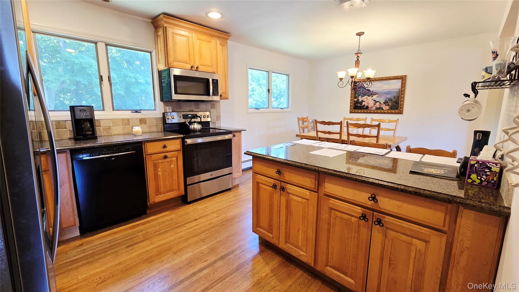 5th image of 27 Humphrey Dr, Oyster Bay, NY 11791 | MLS# 1029538