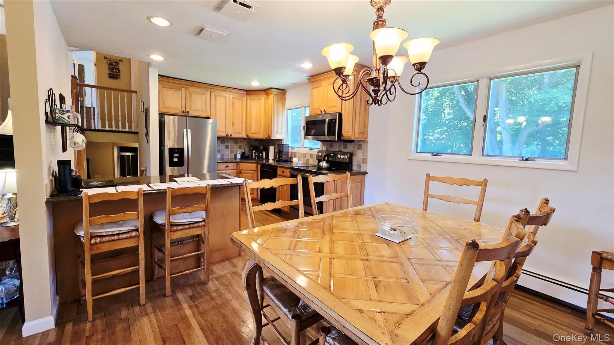 4th image of 27 Humphrey Dr, Oyster Bay, NY 11791 | MLS# 1029538