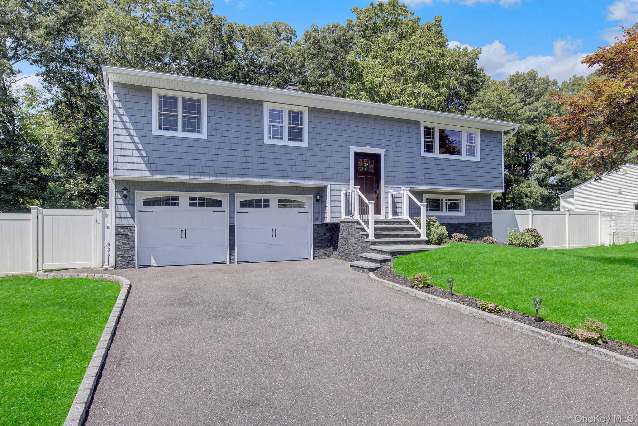 2nd image of 10 Shenandoah Blvd, Brookhaven, NY 11776 | MLS# 1029551