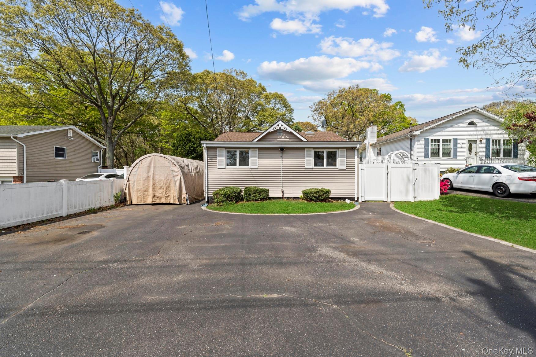2nd image of 164 Dare Rd, Selden, NY 11784 | MLS# 1029558