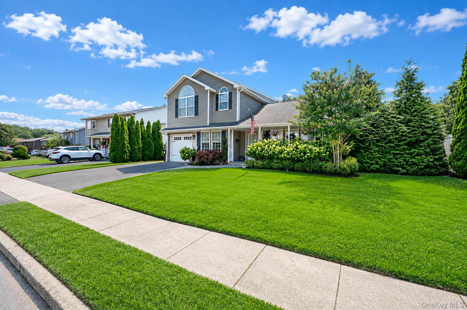 2nd image of 134 Paris Ct, Islip, NY 11795 | MLS# 1029626