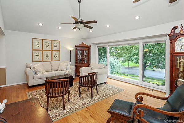 3rd image of 7 Beatrice Ln, Oyster Bay, NY 11804 | MLS# 1029628