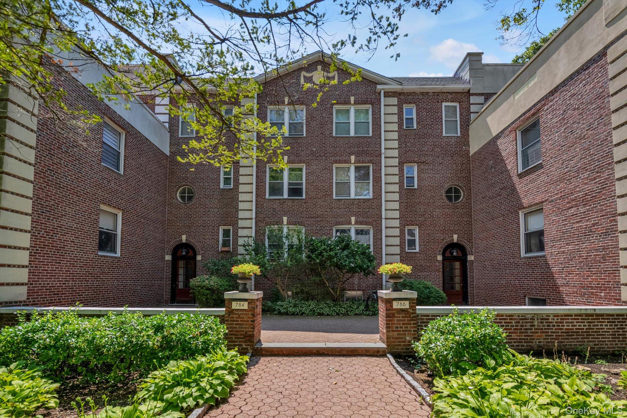 2nd image of 786 Palmer Rd #1F, Yonkers, NY 10708 | MLS# 1029647