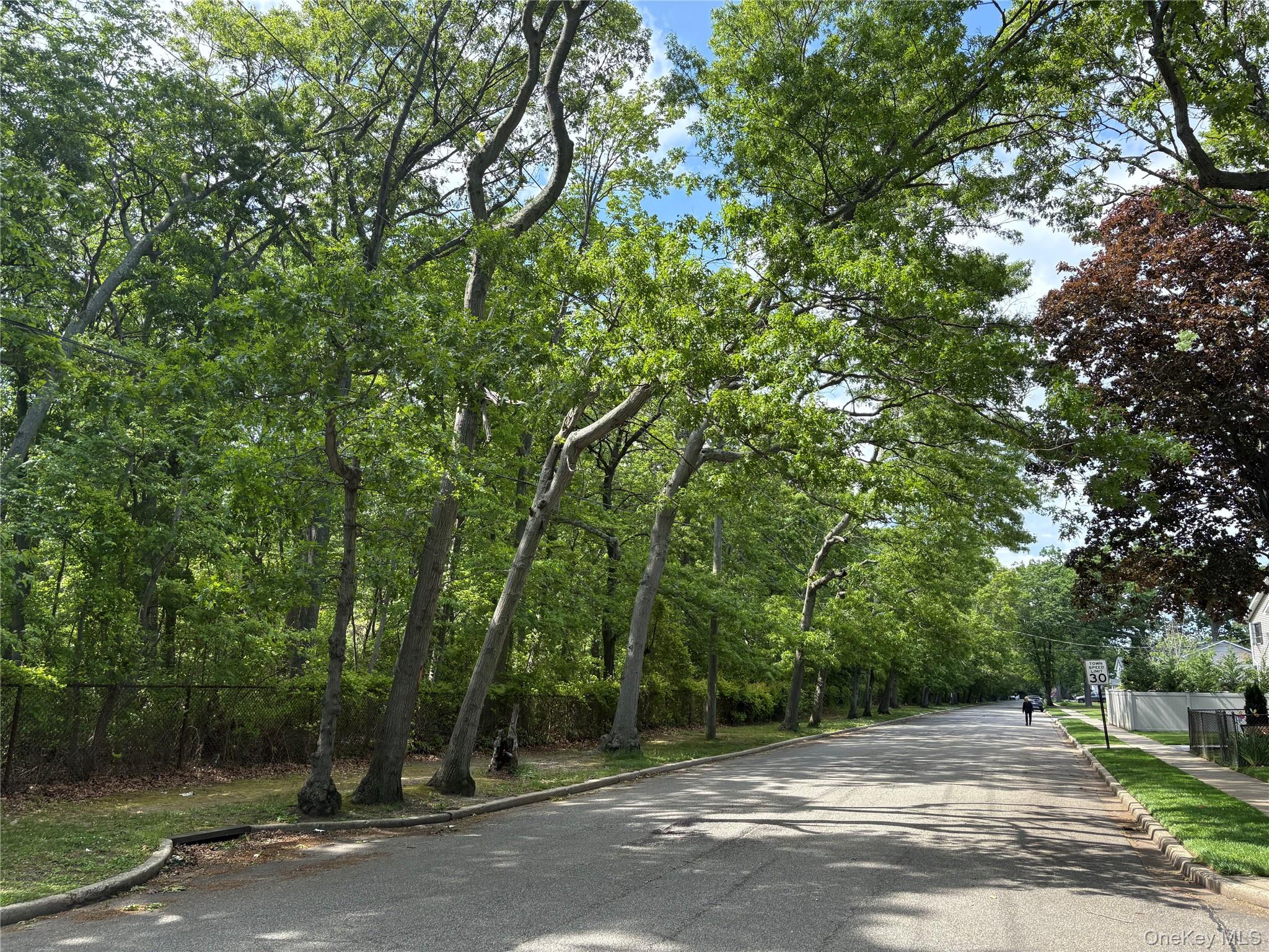 46th image of 11 New York Ave, Oyster Bay, NY 11758 | MLS# 1029672