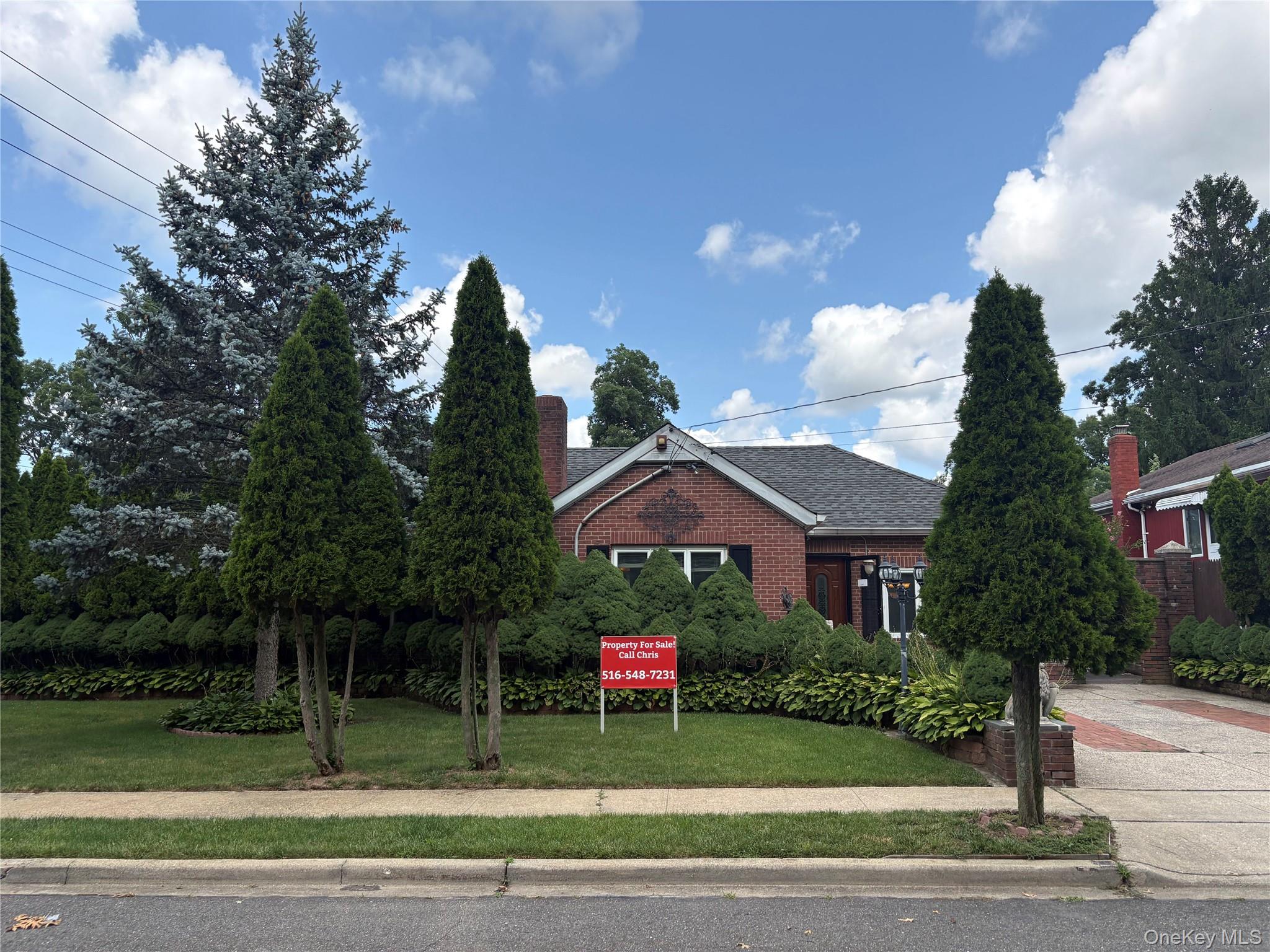 1st image of 11 New York Ave, Oyster Bay, NY 11758 | MLS# 1029672