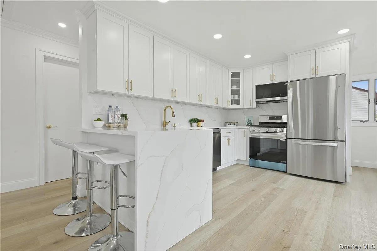 3rd image of 84 N Fordham Rd, Oyster Bay, NY 11801 | MLS# 1029689