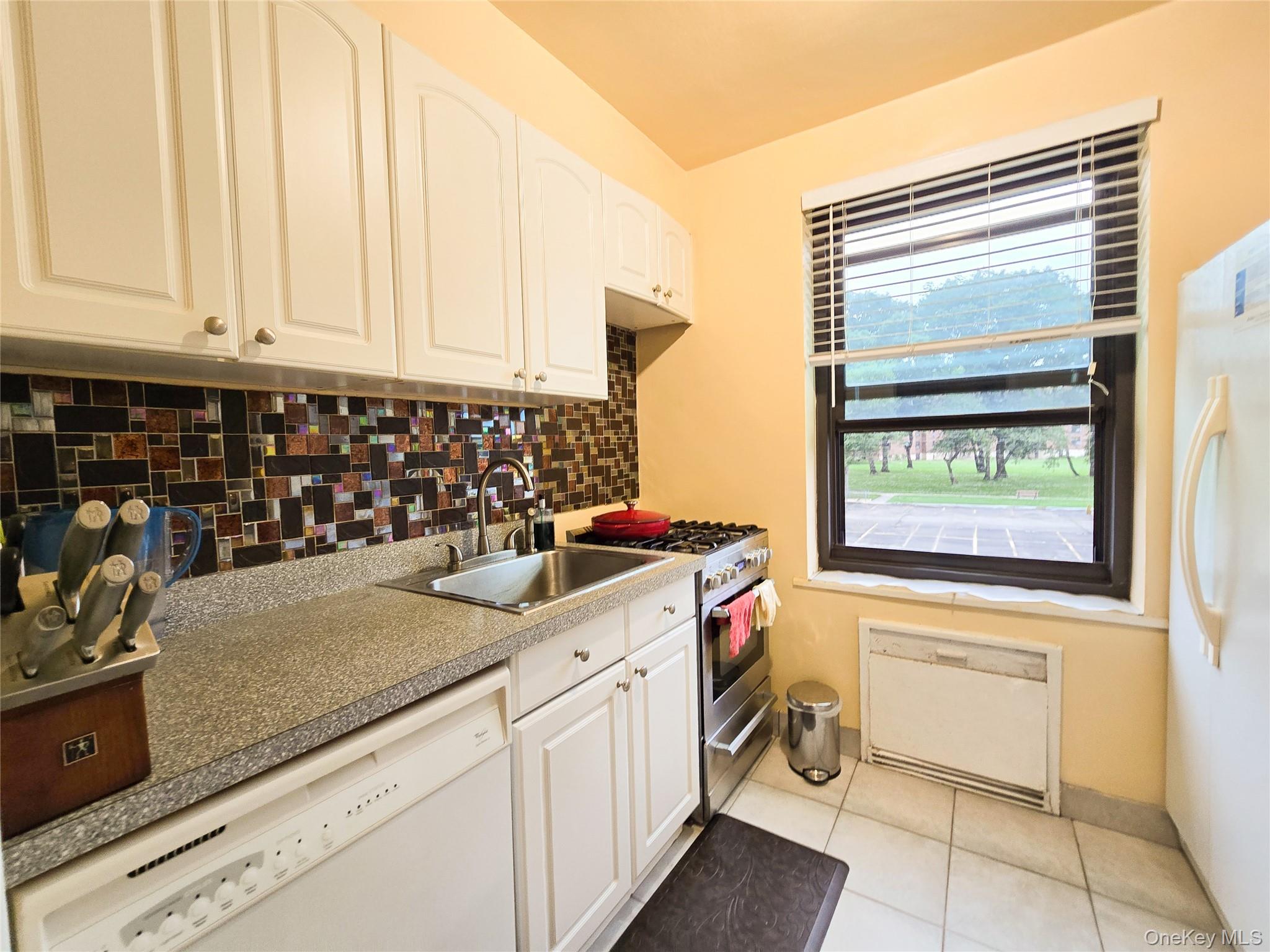 4th image of 211-10 73Rd Ave #3D, New York, NY 11364 | MLS# 1029715