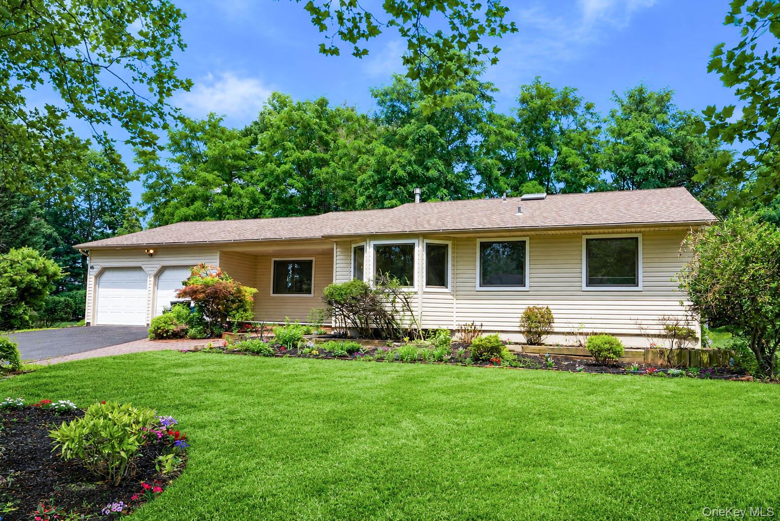 2nd image of 15 Dix Cir, Huntington, NY 11746 | MLS# 1029801