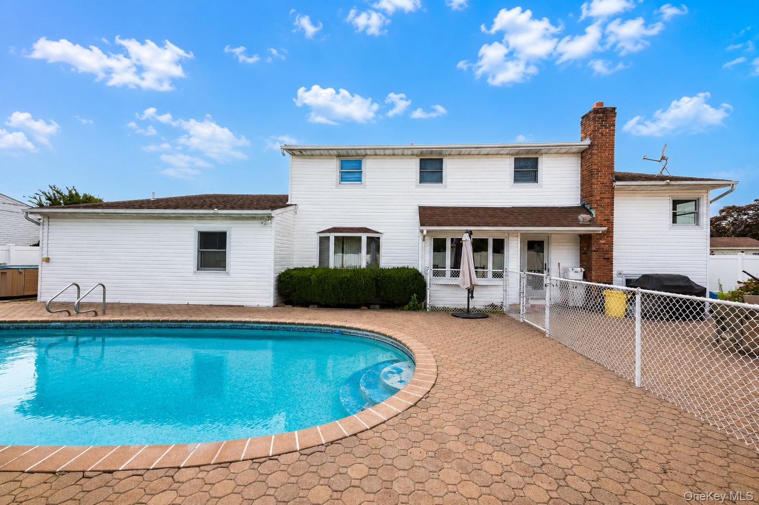 5th image of 61 Hemlock Ln, Oyster Bay, NY 11762 | MLS# 1029813