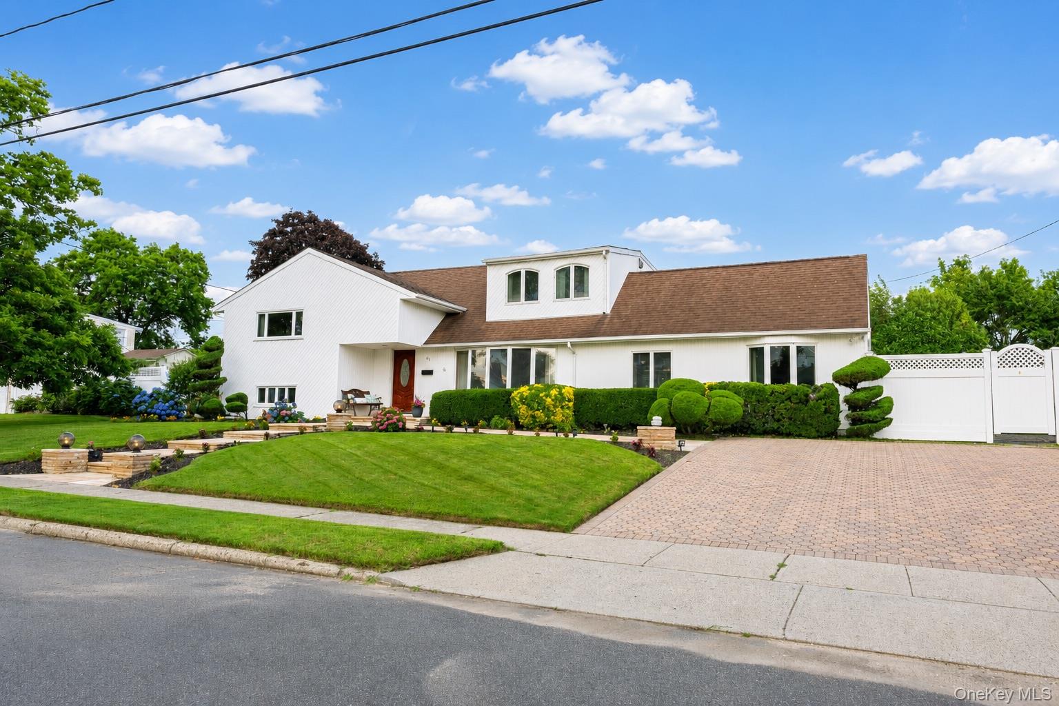 4th image of 61 Hemlock Ln, Oyster Bay, NY 11762 | MLS# 1029813
