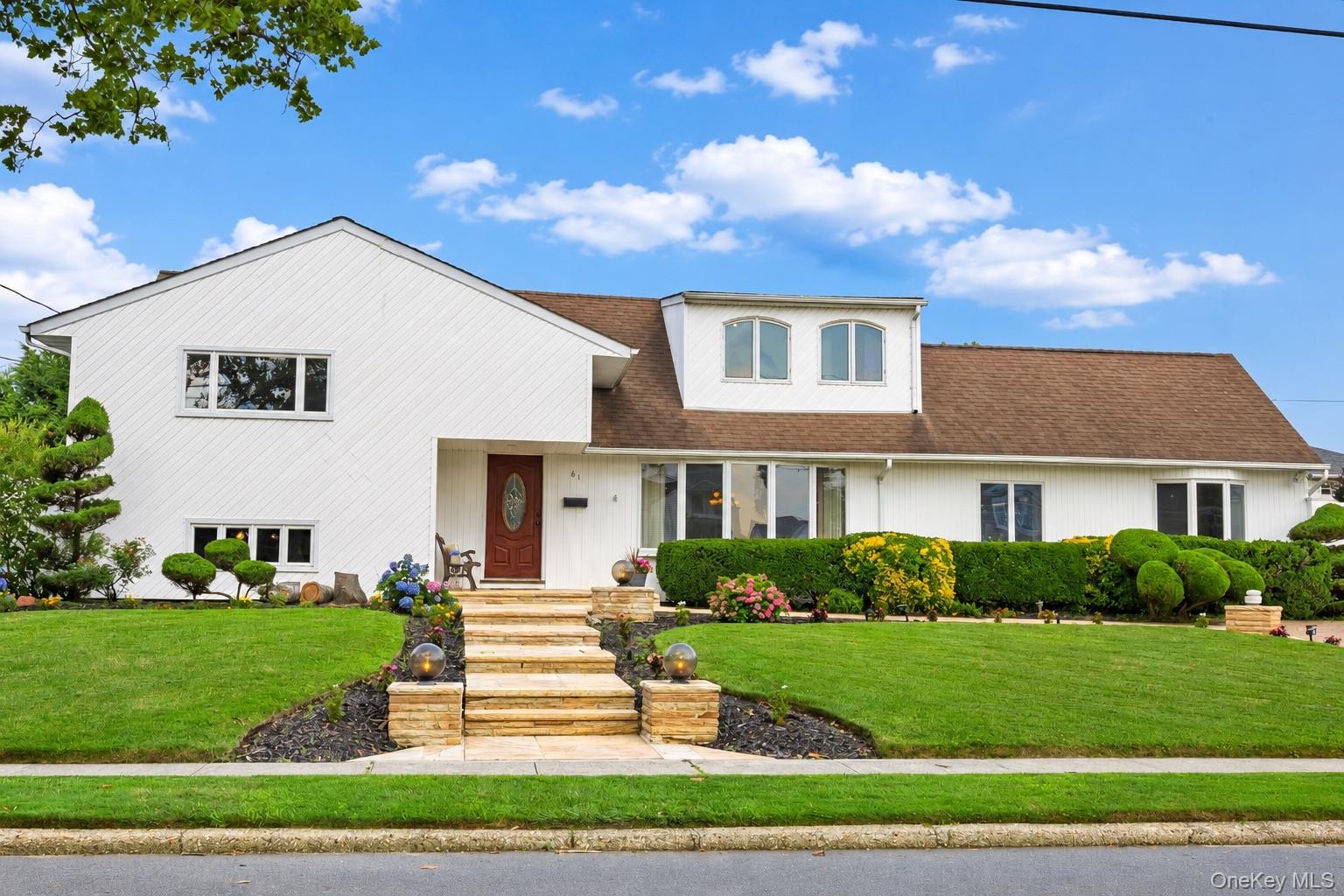 3rd image of 61 Hemlock Ln, Oyster Bay, NY 11762 | MLS# 1029813