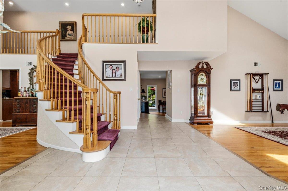 3rd image of 4 Shannon Dr, Oyster Bay, NY 11797 | MLS# 1029820